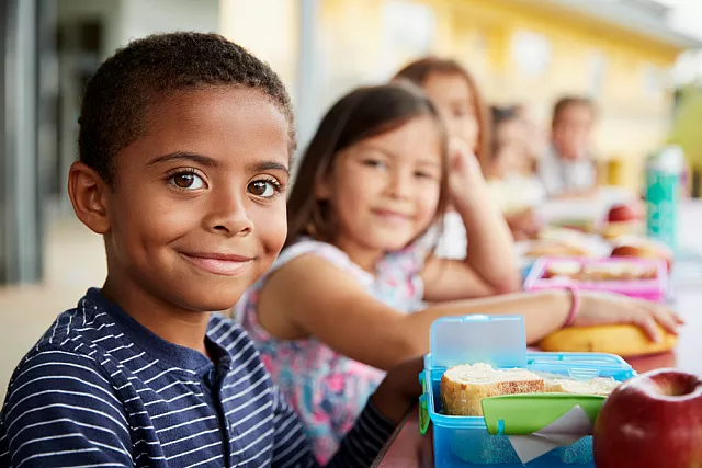 la mensa buona mangiare sano a scuola